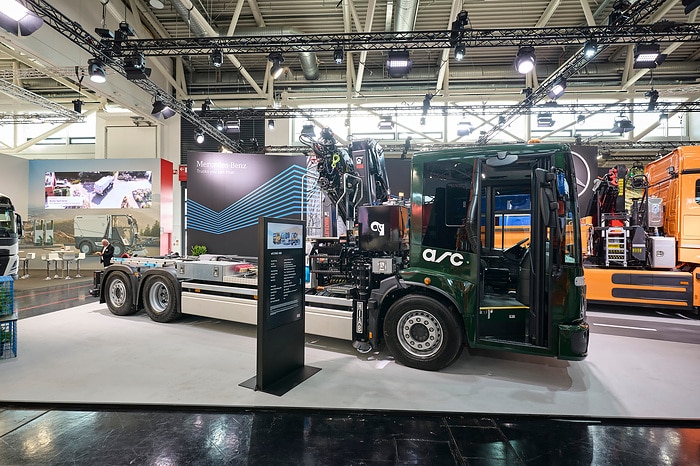 Innovative Lösungen für kommunale Aufgaben: Mercedes-Benz Trucks auf der IFAT 2026 mit Unimog, eEconic, eActros und einem Recycling-Konzeptfahrzeug