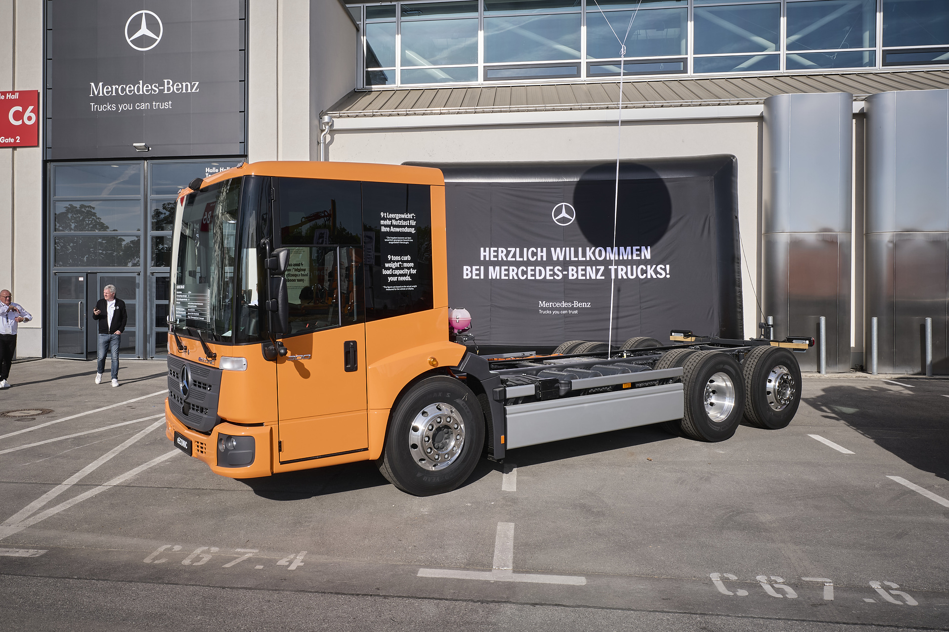 Innovative Lösungen für kommunale Aufgaben: Mercedes-Benz Trucks auf der IFAT 2026 mit Unimog, eEconic, eActros und einem Recycling-Konzeptfahrzeug