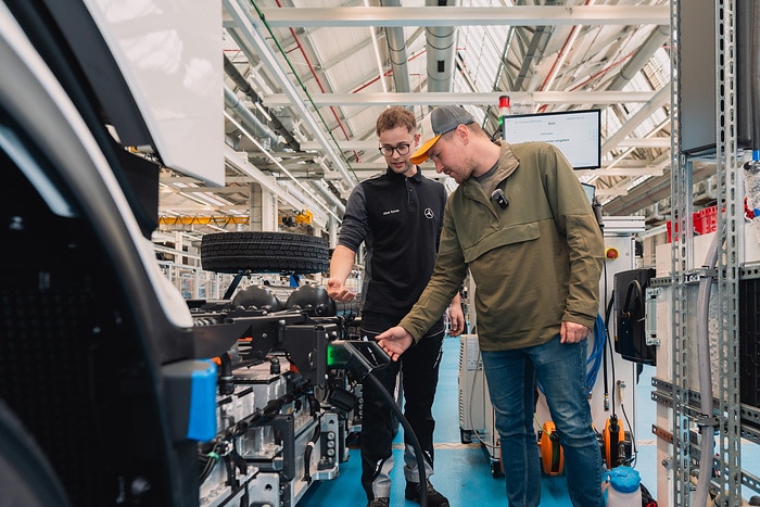 Around the world in 80 charges with the eActros 600: Content creator Tobias Wagner, aka ‘Elektrotrucker’, plans the first global circumnavigation with a battery-electric truck