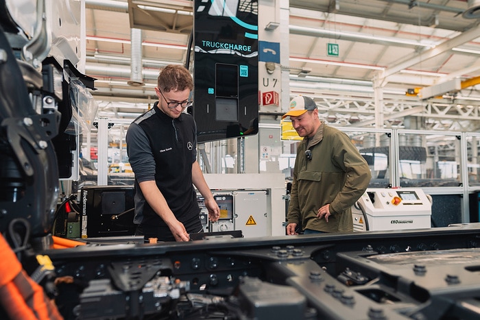 Around the world in 80 charges with the eActros 600: Content creator Tobias Wagner, aka ‘Elektrotrucker’, plans the first global circumnavigation with a battery-electric truck