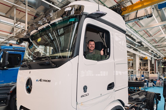 Around the world in 80 charges with the eActros 600: Content creator Tobias Wagner, aka ‘Elektrotrucker’, plans the first global circumnavigation with a battery-electric truck