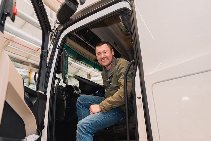 Around the world in 80 charges with the eActros 600: Content creator Tobias Wagner, aka ‘Elektrotrucker’, plans the first global circumnavigation with a battery-electric truck