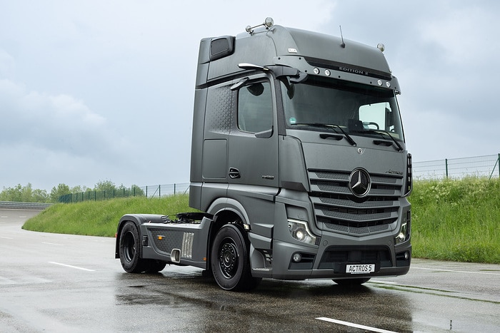 30 Years of Actros in the Anniversary Year “130 Years of Trucks”: How Mercedes Benz Trucks Combines Engineering Heritage and Transformation
