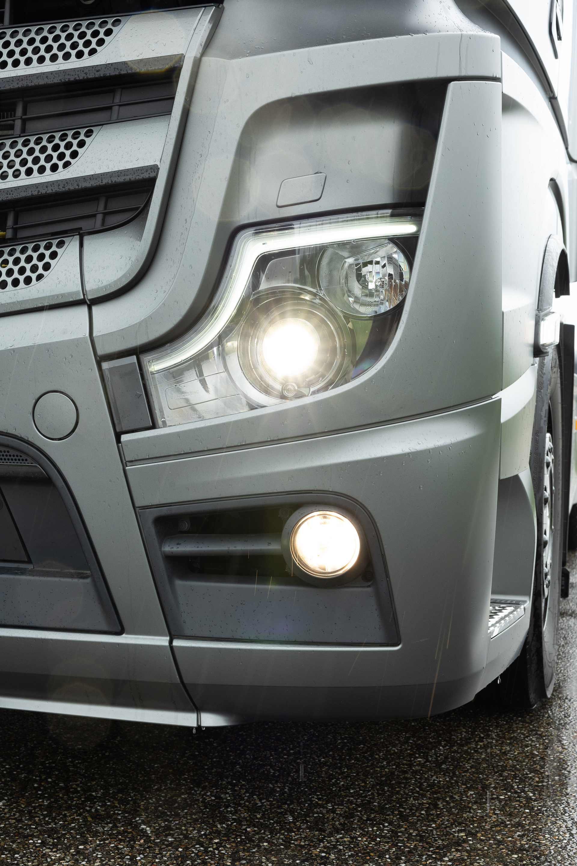 30 Years of Actros in the Anniversary Year “130 Years of Trucks”: How Mercedes Benz Trucks Combines Engineering Heritage and Transformation