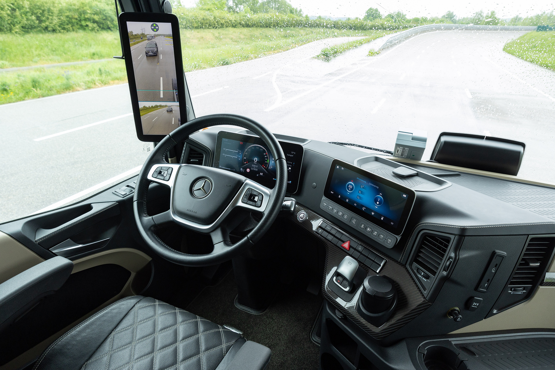 30 Years of Actros in the Anniversary Year “130 Years of Trucks”: How Mercedes Benz Trucks Combines Engineering Heritage and Transformation