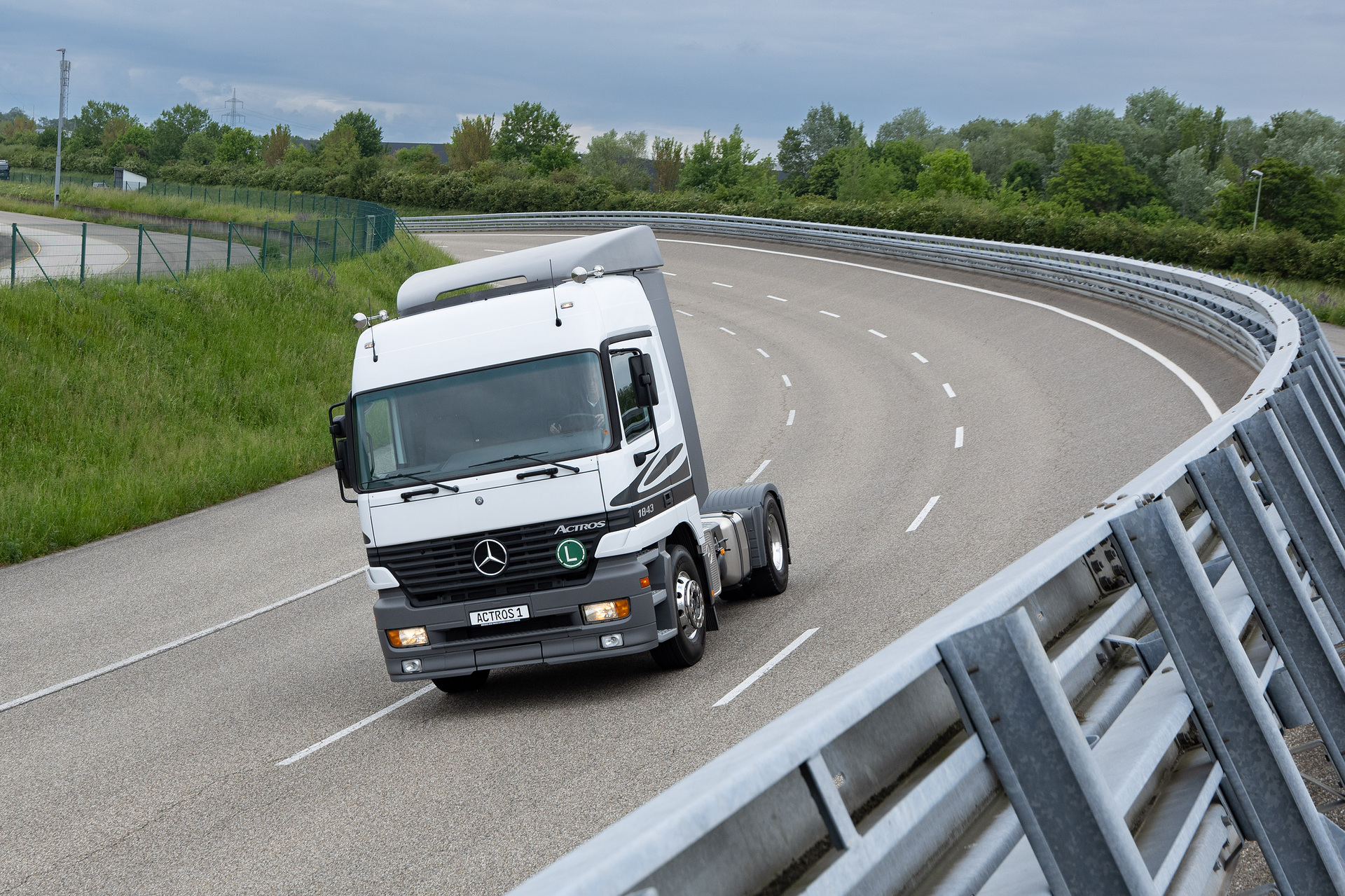 30 Years of Actros in the Anniversary Year “130 Years of Trucks”: How Mercedes Benz Trucks Combines Engineering Heritage and Transformation