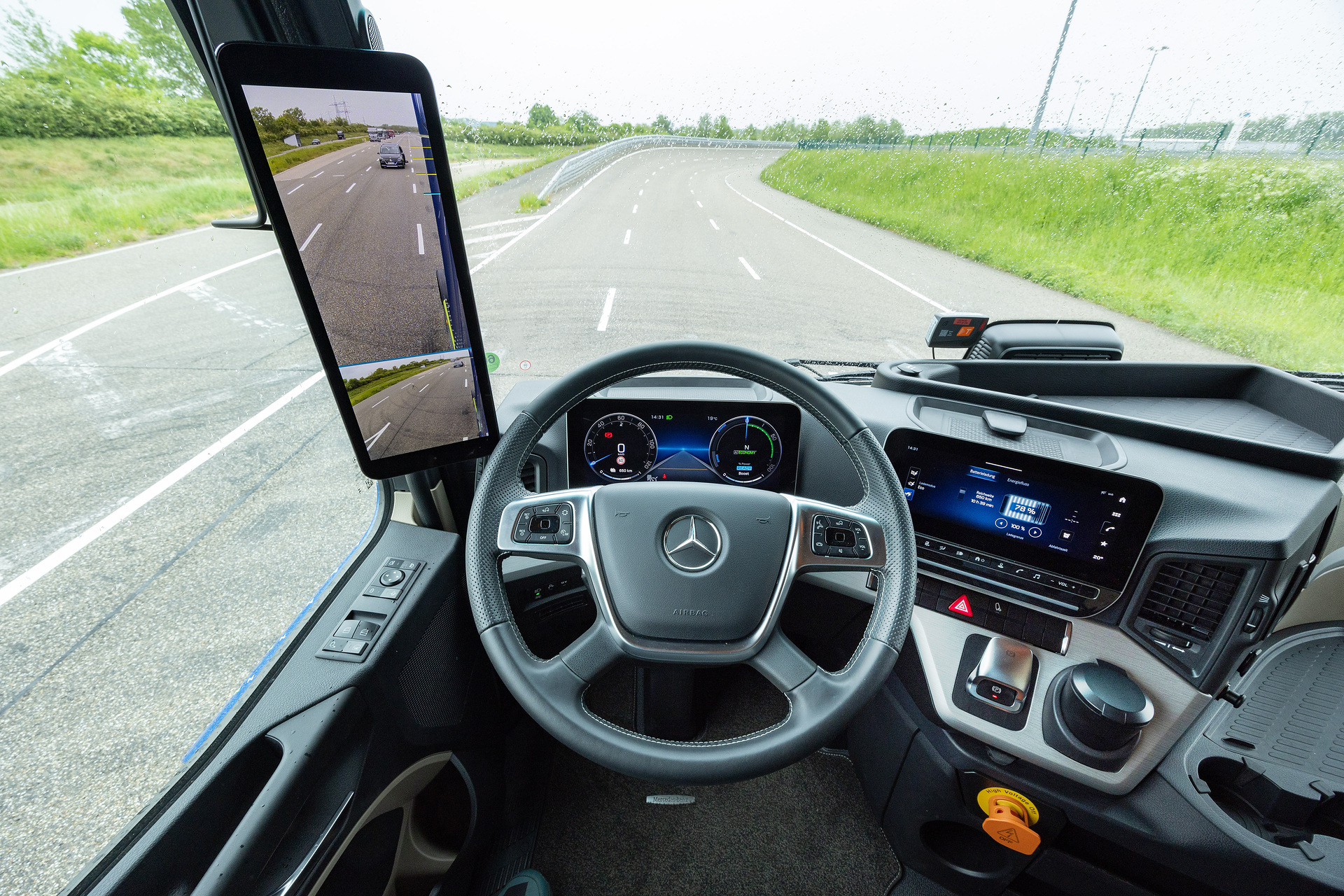 30 Years of Actros in the Anniversary Year “130 Years of Trucks”: How Mercedes Benz Trucks Combines Engineering Heritage and Transformation