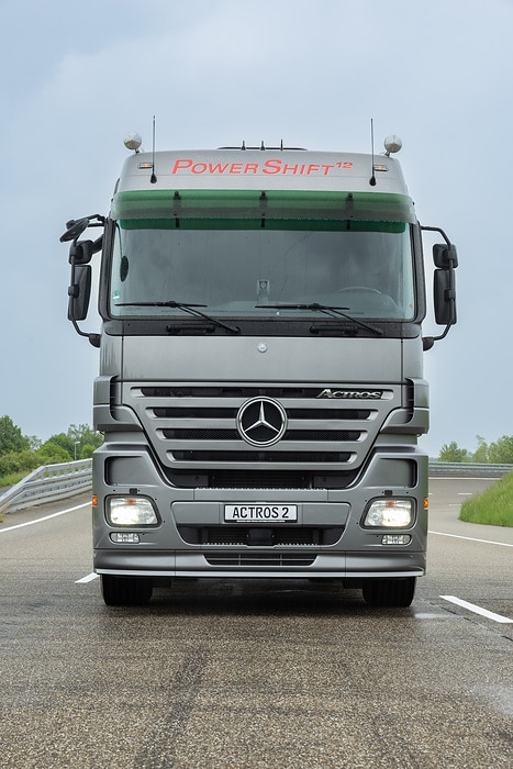 30 Years of Actros in the Anniversary Year “130 Years of Trucks”: How Mercedes Benz Trucks Combines Engineering Heritage and Transformation