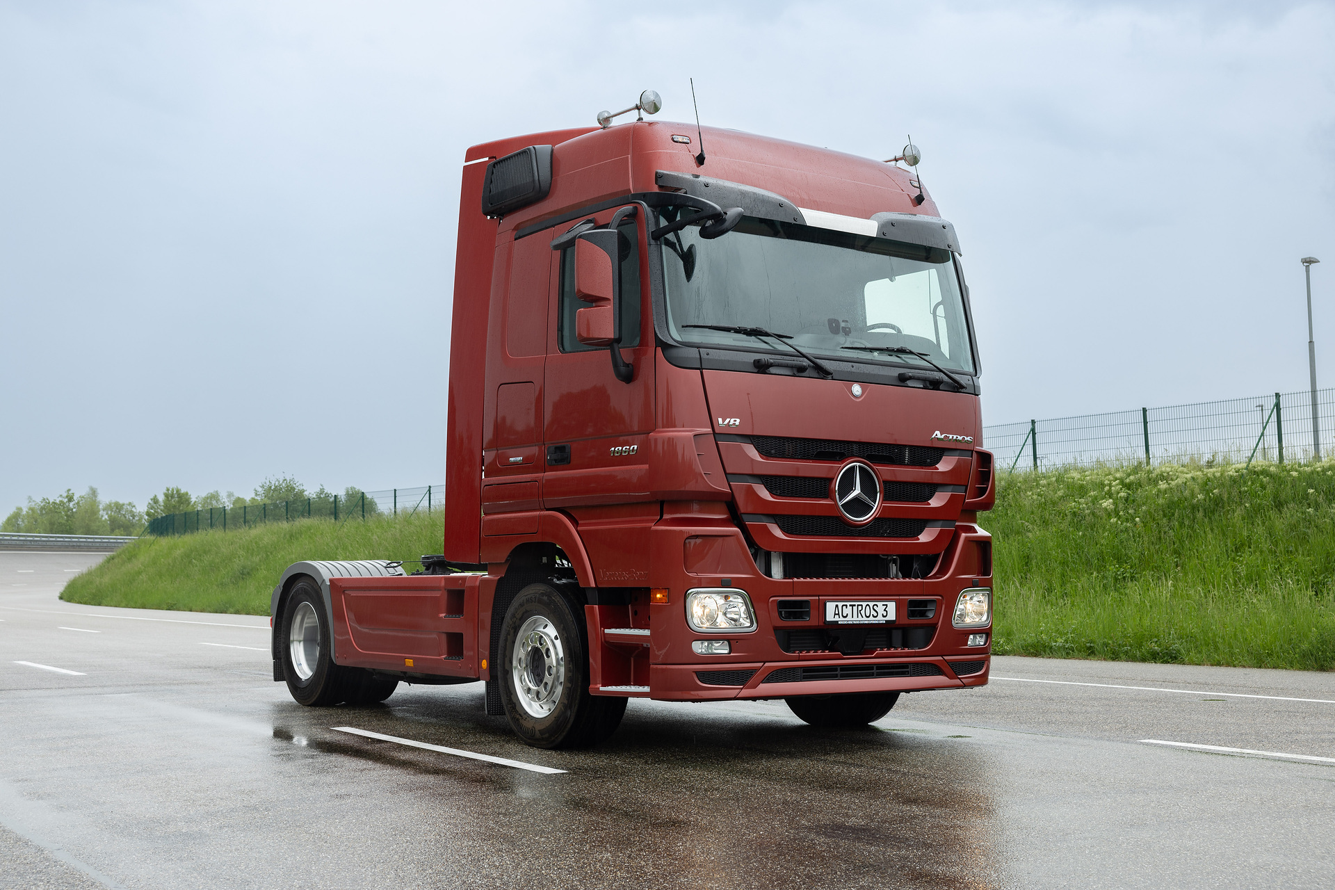 30 Years of Actros in the Anniversary Year “130 Years of Trucks”: How Mercedes Benz Trucks Combines Engineering Heritage and Transformation
