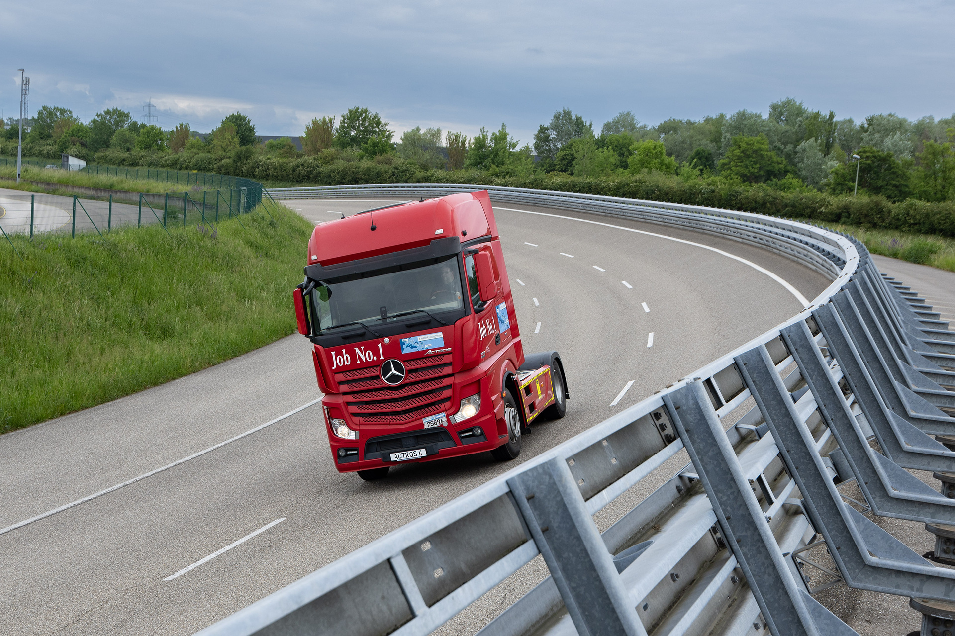 30 Years of Actros in the Anniversary Year “130 Years of Trucks”: How Mercedes Benz Trucks Combines Engineering Heritage and Transformation