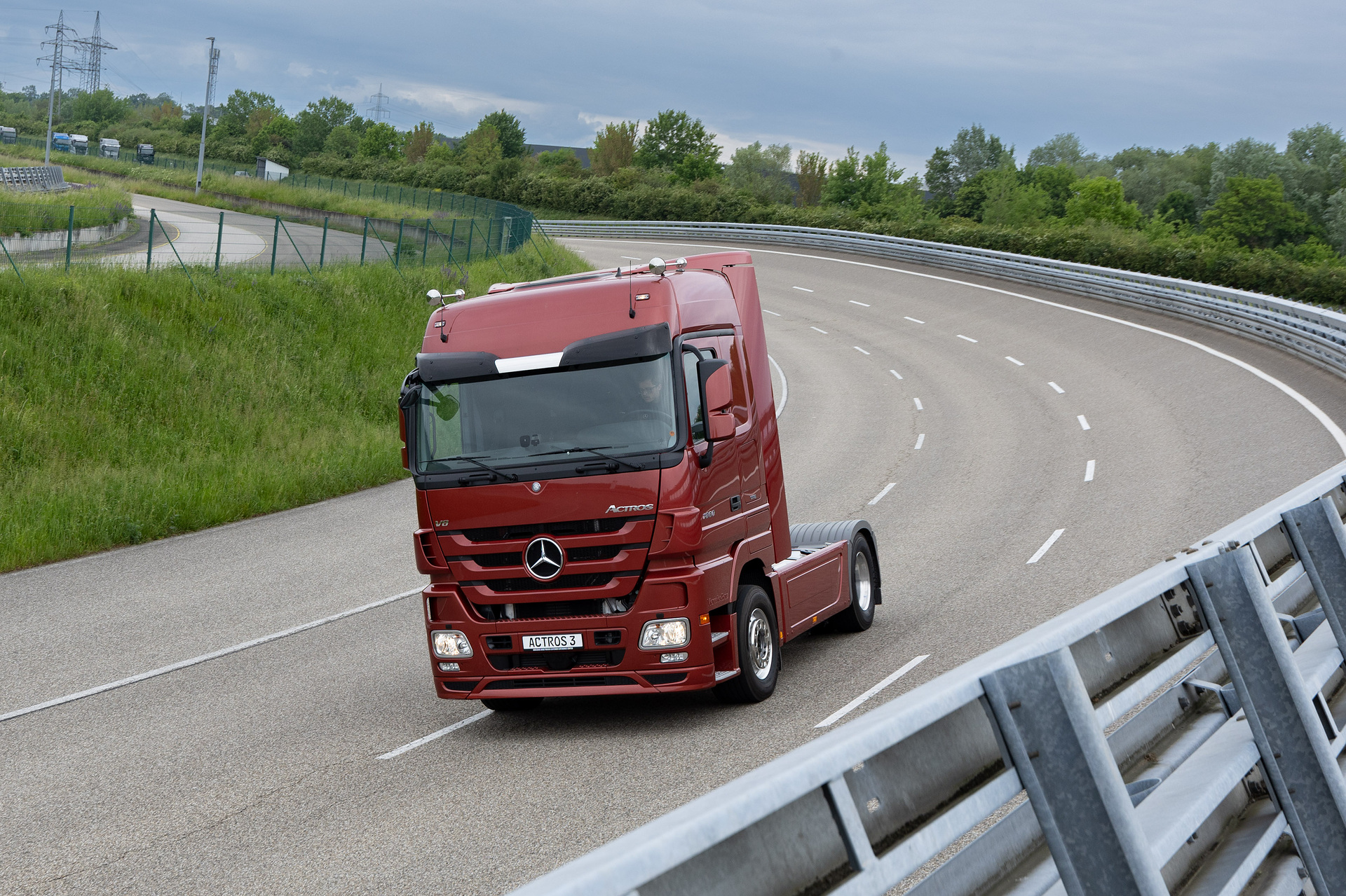 30 Years of Actros in the Anniversary Year “130 Years of Trucks”: How Mercedes Benz Trucks Combines Engineering Heritage and Transformation