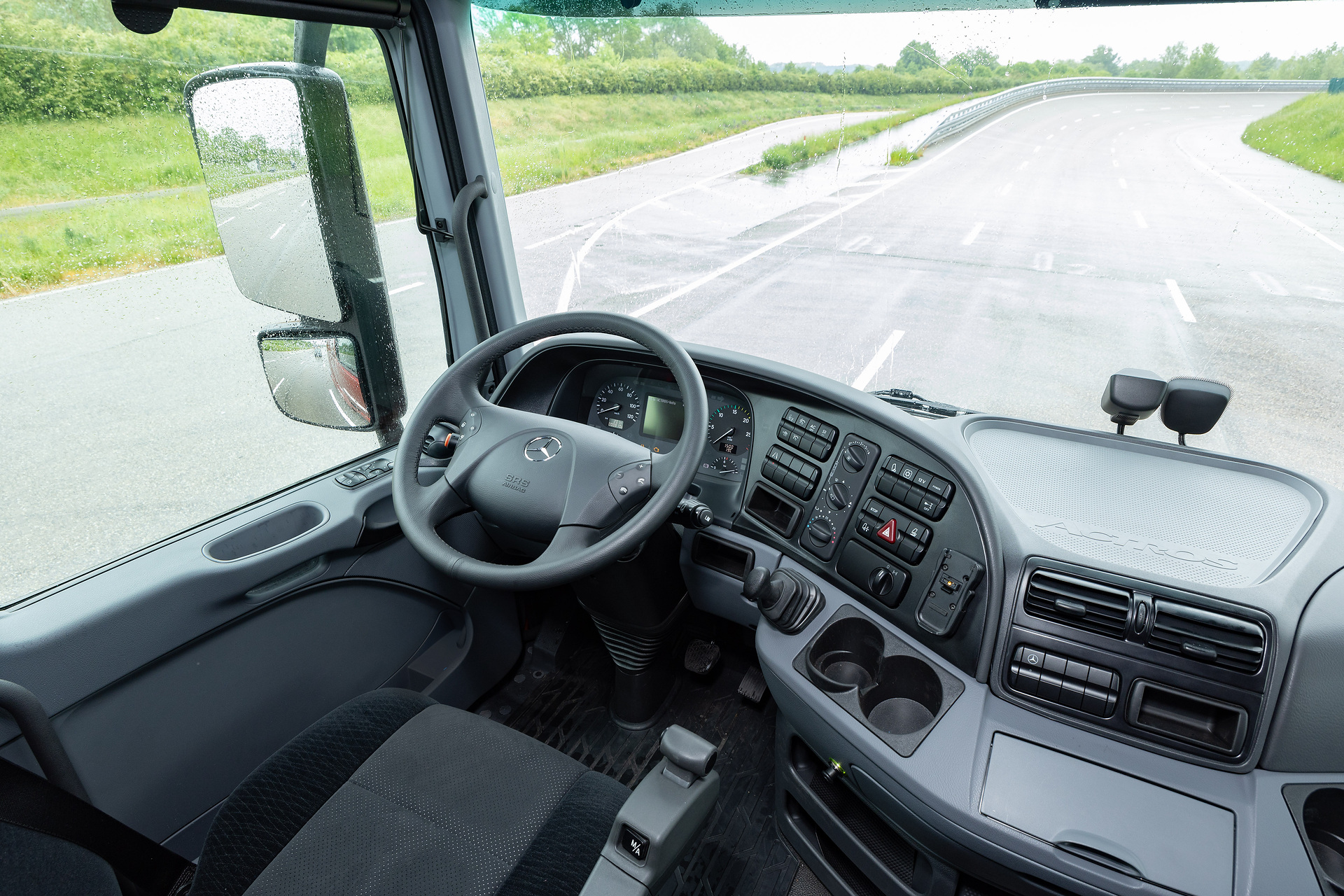 30 Years of Actros in the Anniversary Year “130 Years of Trucks”: How Mercedes Benz Trucks Combines Engineering Heritage and Transformation