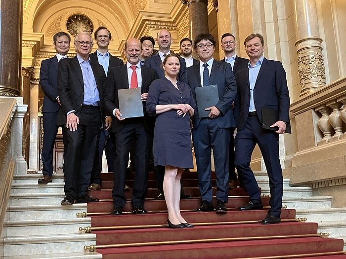 Daimler Truck, MB Energy and Kawasaki Heavy Industries signed agreement to develop liquefied hydrogen supply chain to Europe via Hamburg