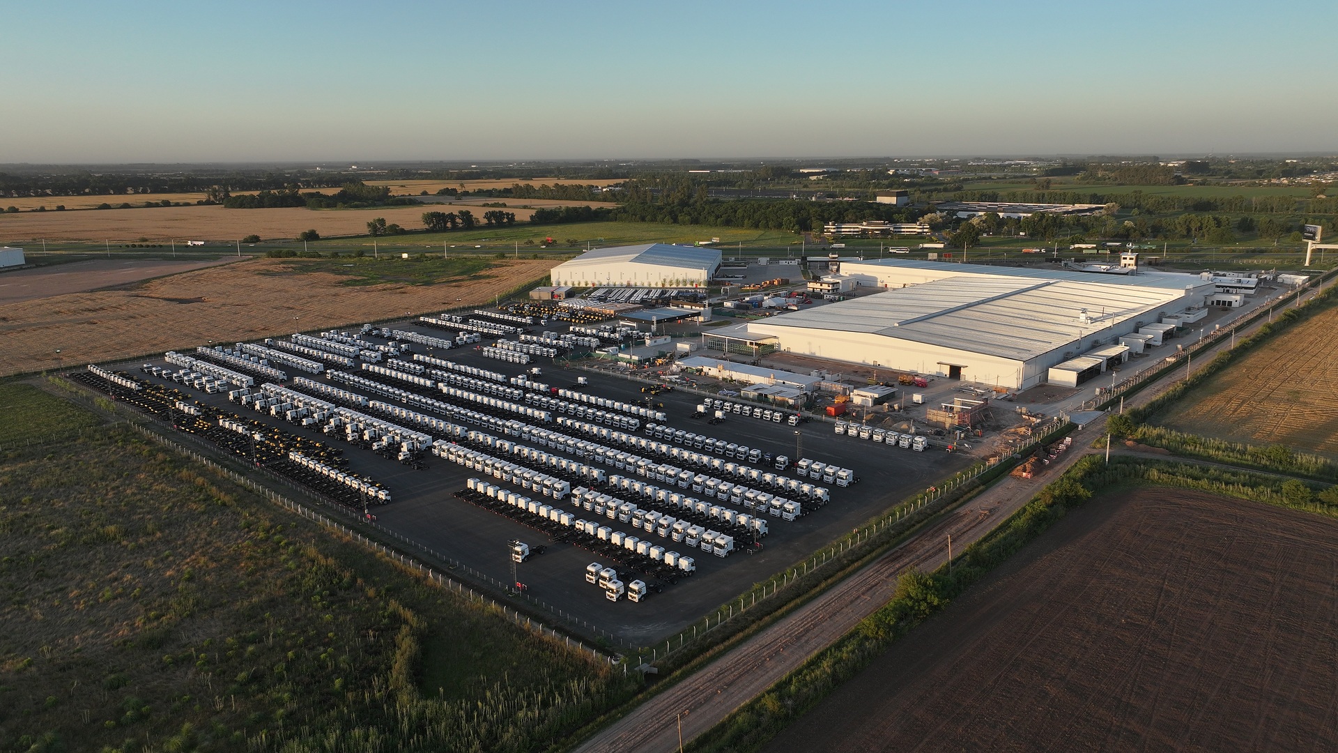 Daimler Truck eröffnet neuen Produktionsstandort für Lkw und Busse in Argentinien