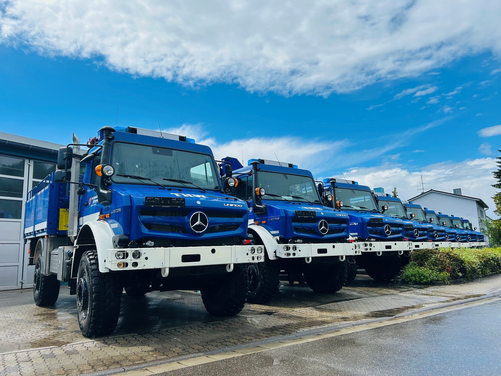 Starke Flotte für schwere Aufgaben: Unimog-Großauftrag für THW