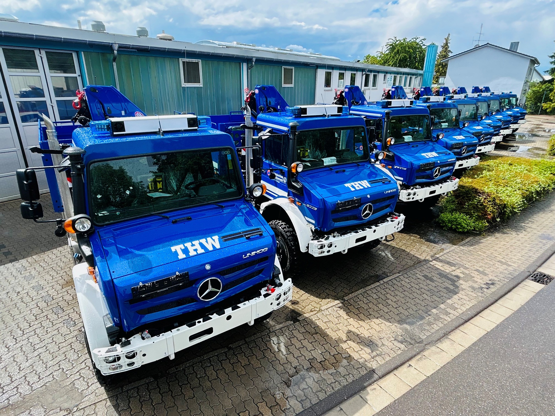 Starke Flotte für schwere Aufgaben: Unimog-Großauftrag für THW