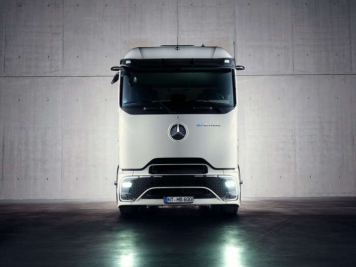 Mercedes-Benz Trucks expands its e-truck portfolio with new eActros Lowliner variant