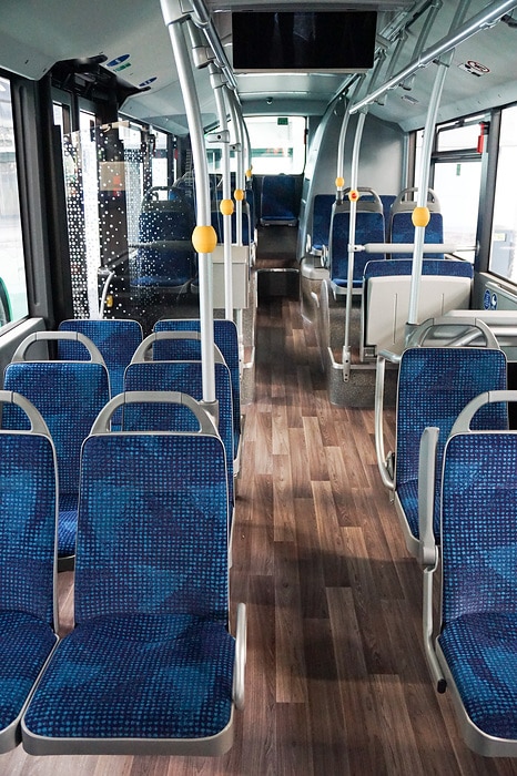 Elektrisch in die Zukunft: Racktours übernimmt erste Mercedes-Benz eCitaro