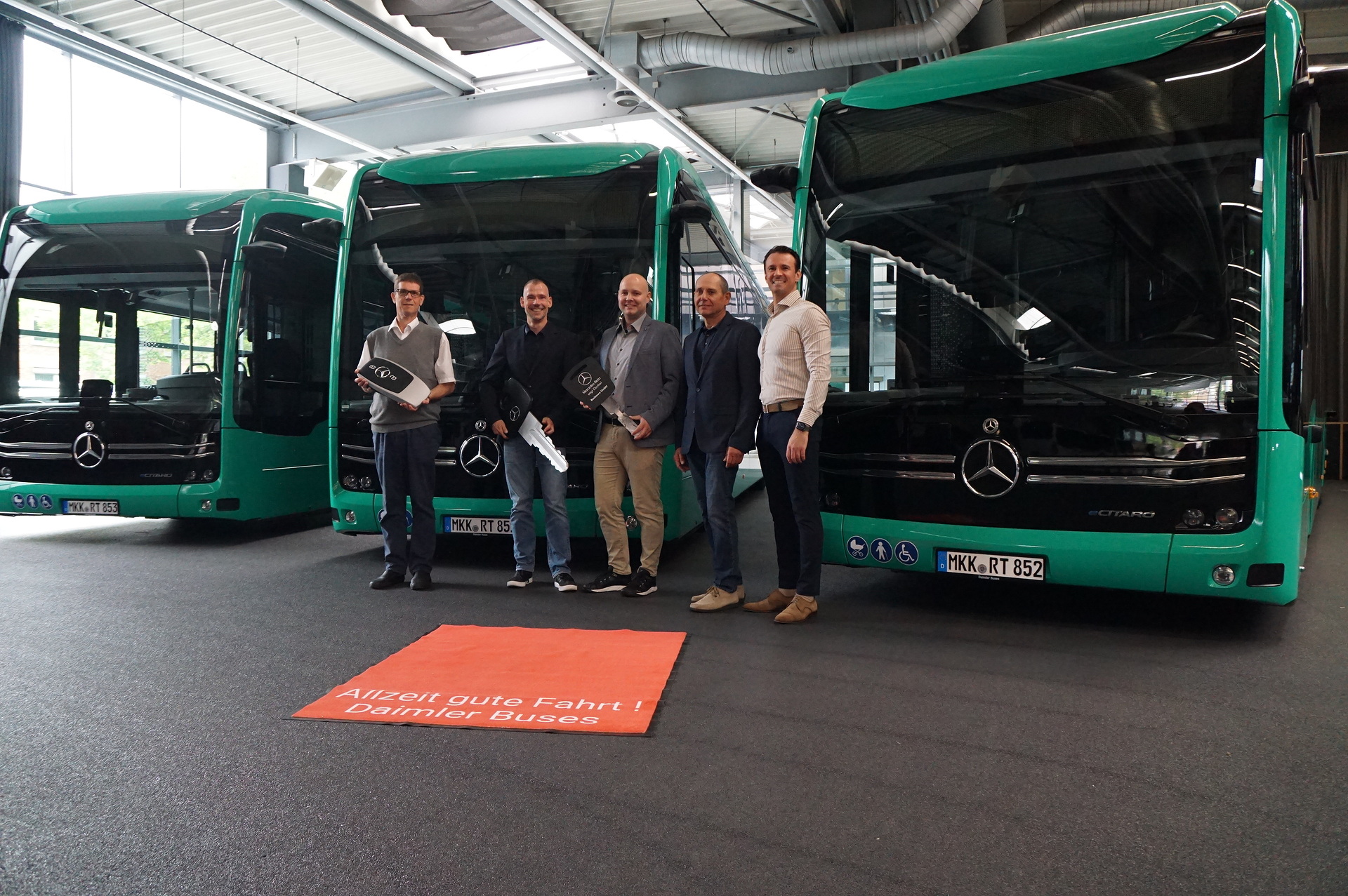 Elektrisch in die Zukunft: Racktours übernimmt erste Mercedes-Benz eCitaro