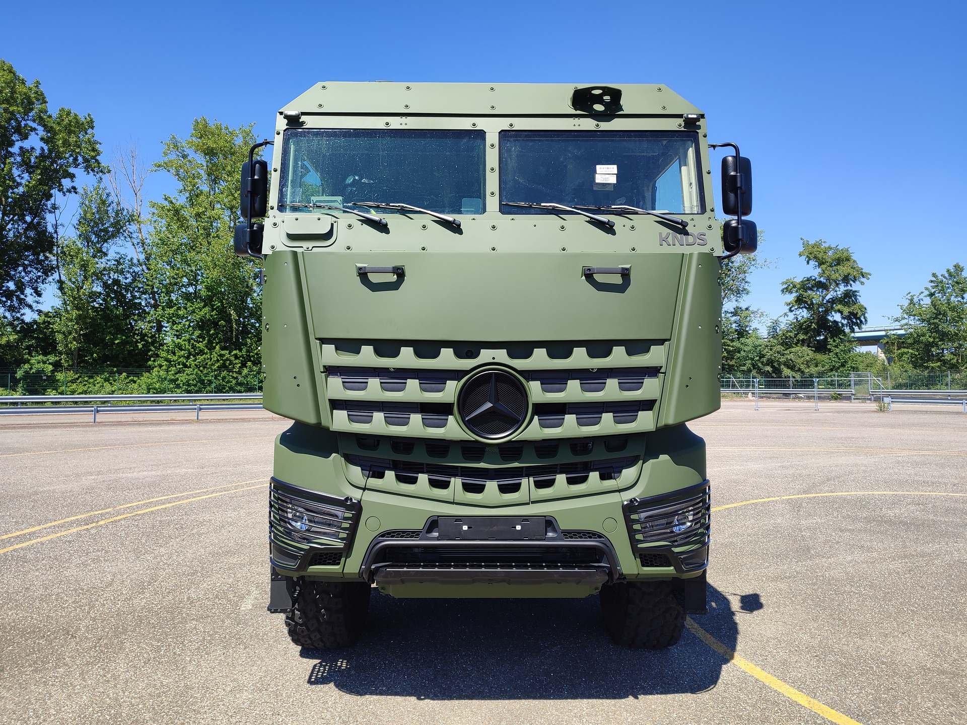 Daimler Truck zeigt umfangreiches Portfolio an Mobilitätslösungen für den Defence-Bereich auf der Eurosatory 2026