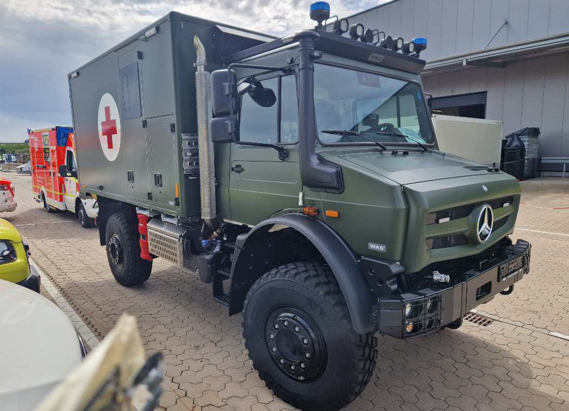 Daimler Truck zeigt umfangreiches Portfolio an Mobilitätslösungen für den Defence-Bereich auf der Eurosatory 2026