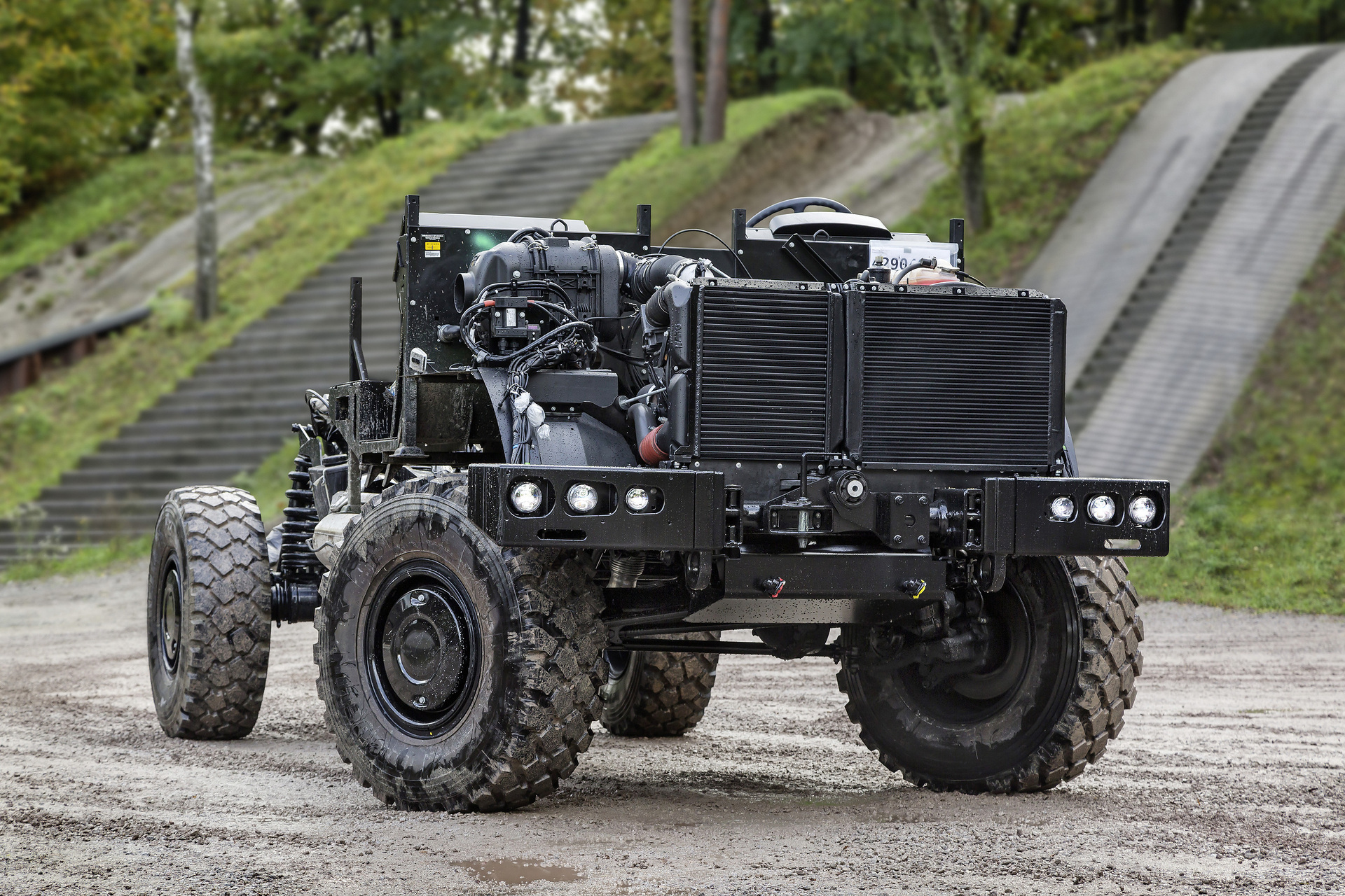 Daimler Truck zeigt umfangreiches Portfolio an Mobilitätslösungen für den Defence-Bereich auf der Eurosatory 2026