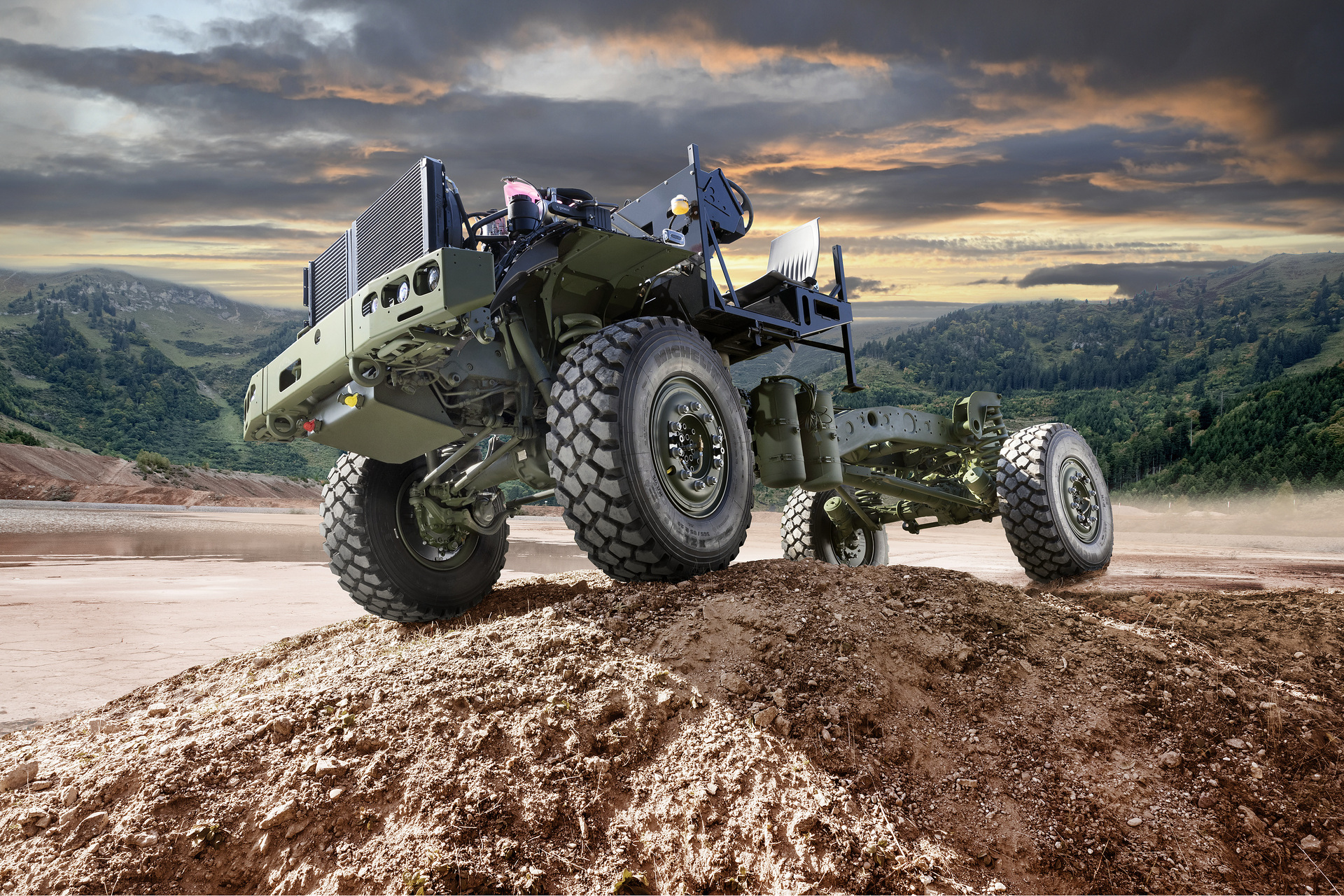 Daimler Truck zeigt umfangreiches Portfolio an Mobilitätslösungen für den Defence-Bereich auf der Eurosatory 2026