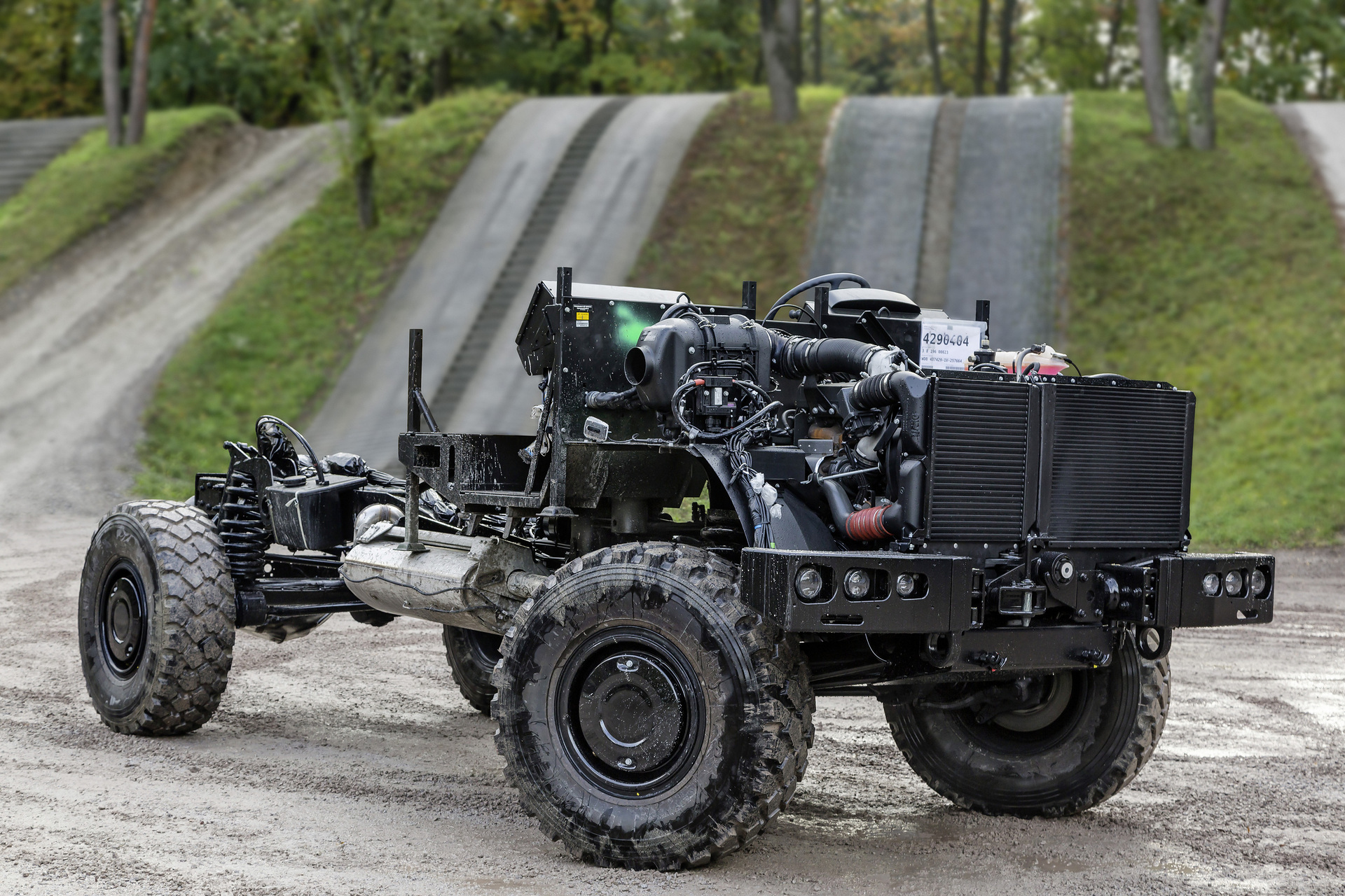 Daimler Truck zeigt umfangreiches Portfolio an Mobilitätslösungen für den Defence-Bereich auf der Eurosatory 2026