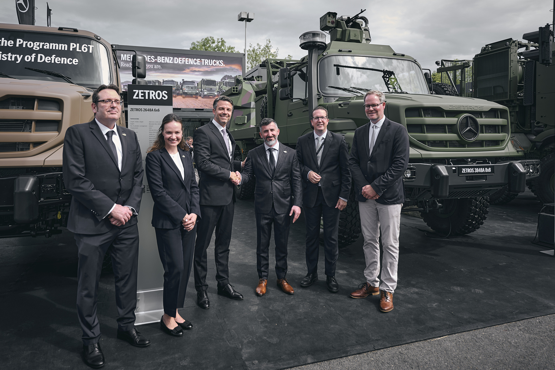 Daimler Truck und Roshel schließen strategische Partnerschaft auf der Eurosatory 2026
