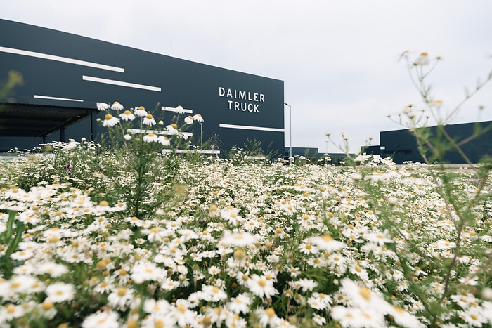 Daimler Truck Global Parts Center vollständig in Betrieb: Ersatzteilversand aus Halberstadt für Mercedes-Benz Lkw Kunden weltweit