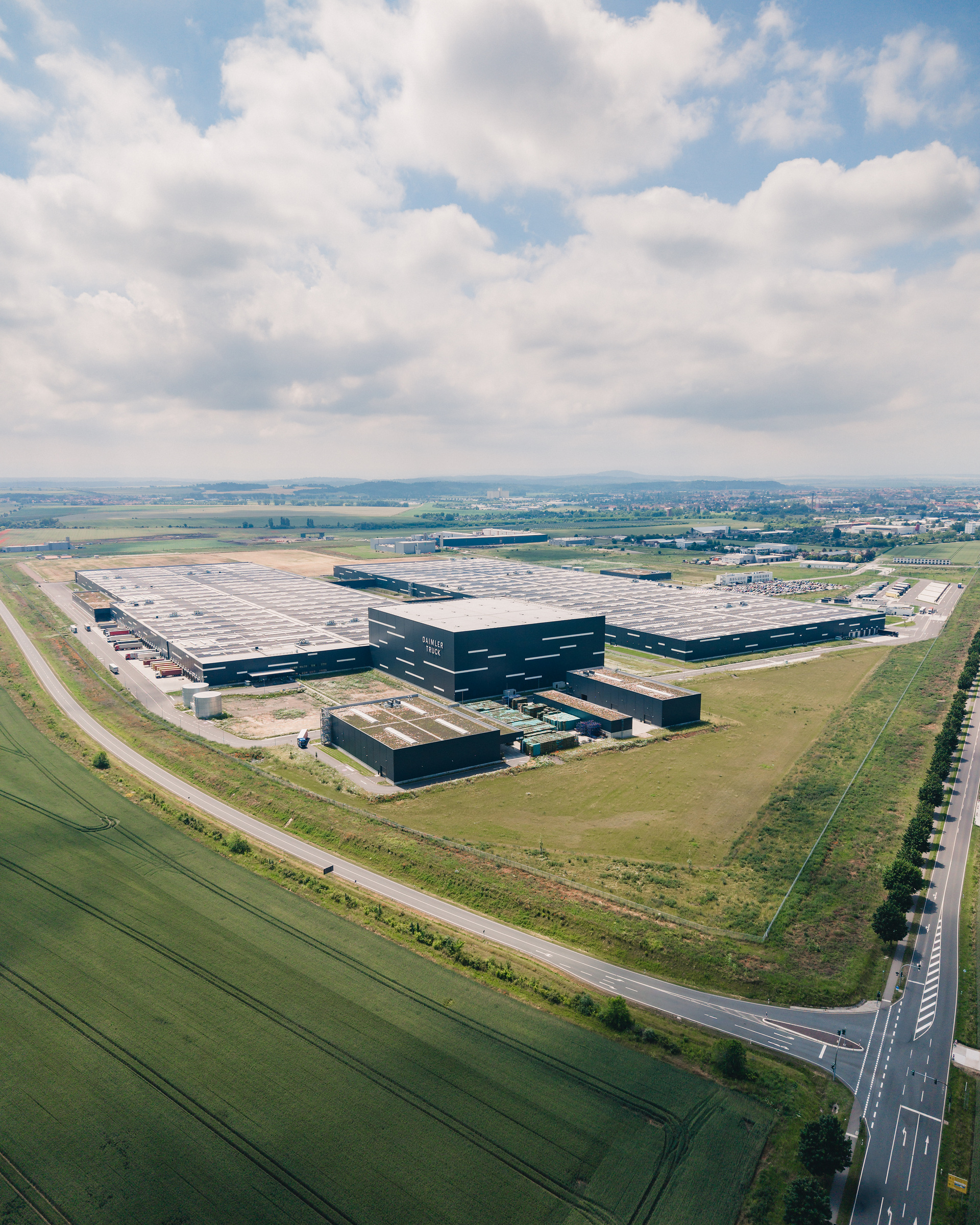 Daimler Truck Global Parts Center vollständig in Betrieb: Ersatzteilversand aus Halberstadt für Mercedes-Benz Lkw Kunden weltweit