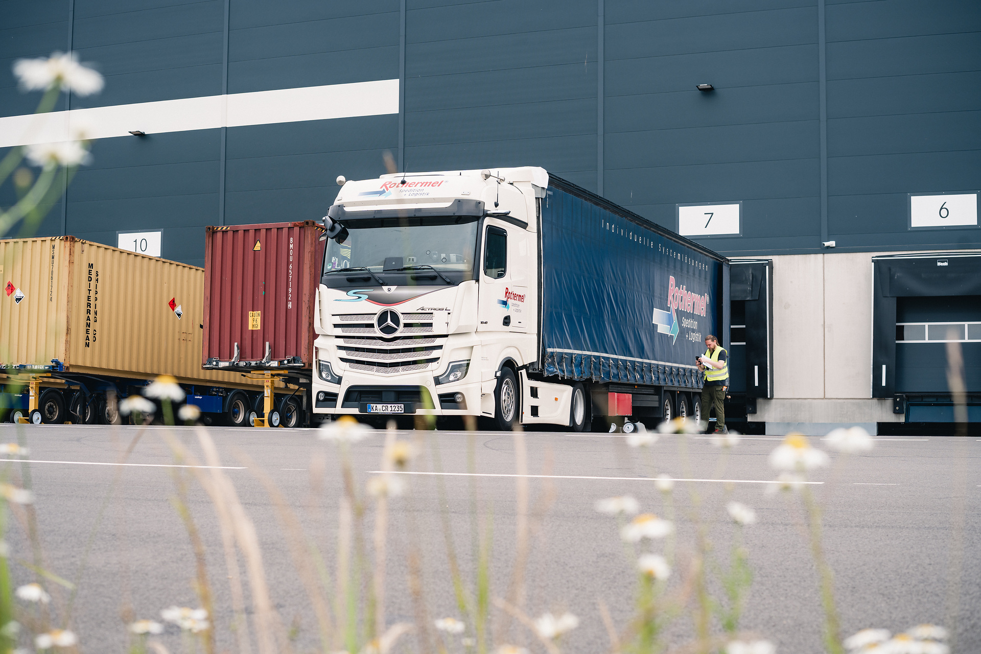 Daimler Truck Global Parts Center vollständig in Betrieb: Ersatzteilversand aus Halberstadt für Mercedes-Benz Lkw Kunden weltweit