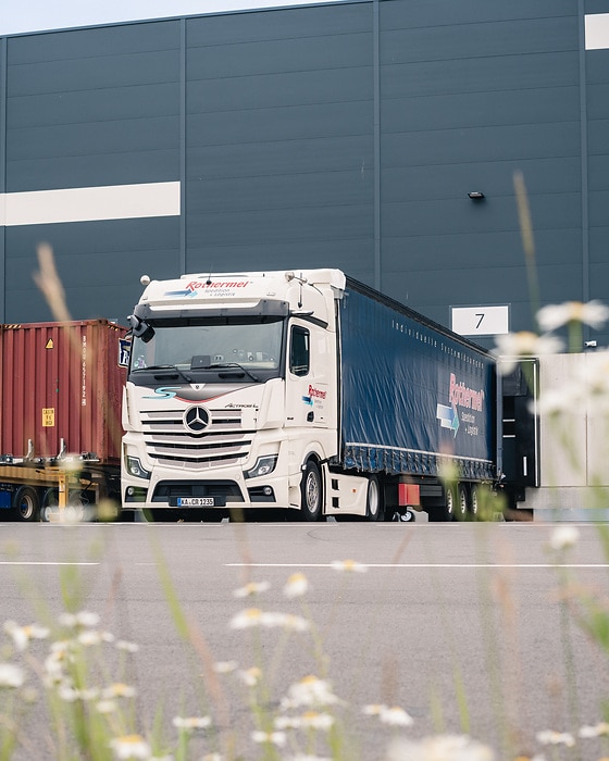 Daimler Truck Global Parts Center vollständig in Betrieb: Ersatzteilversand aus Halberstadt für Mercedes-Benz Lkw Kunden weltweit