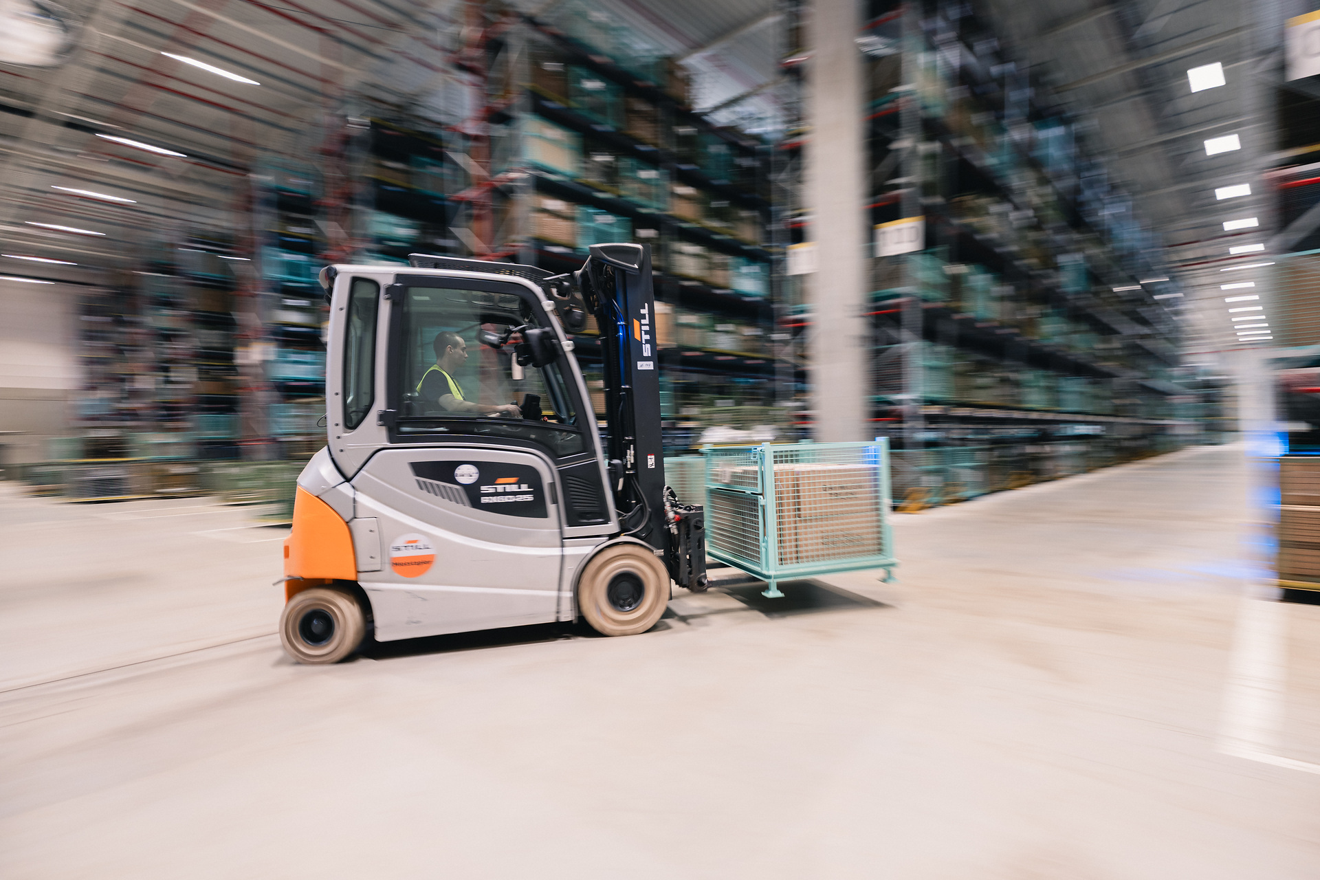 Daimler Truck Global Parts Center vollständig in Betrieb: Ersatzteilversand aus Halberstadt für Mercedes-Benz Lkw Kunden weltweit