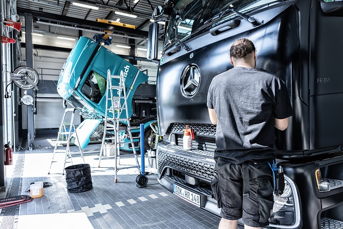 Boxenstopp am Nürburgring: Mercedes-Benz Trucks zeigt 30 Jahre Actros beim Truck Grand Prix