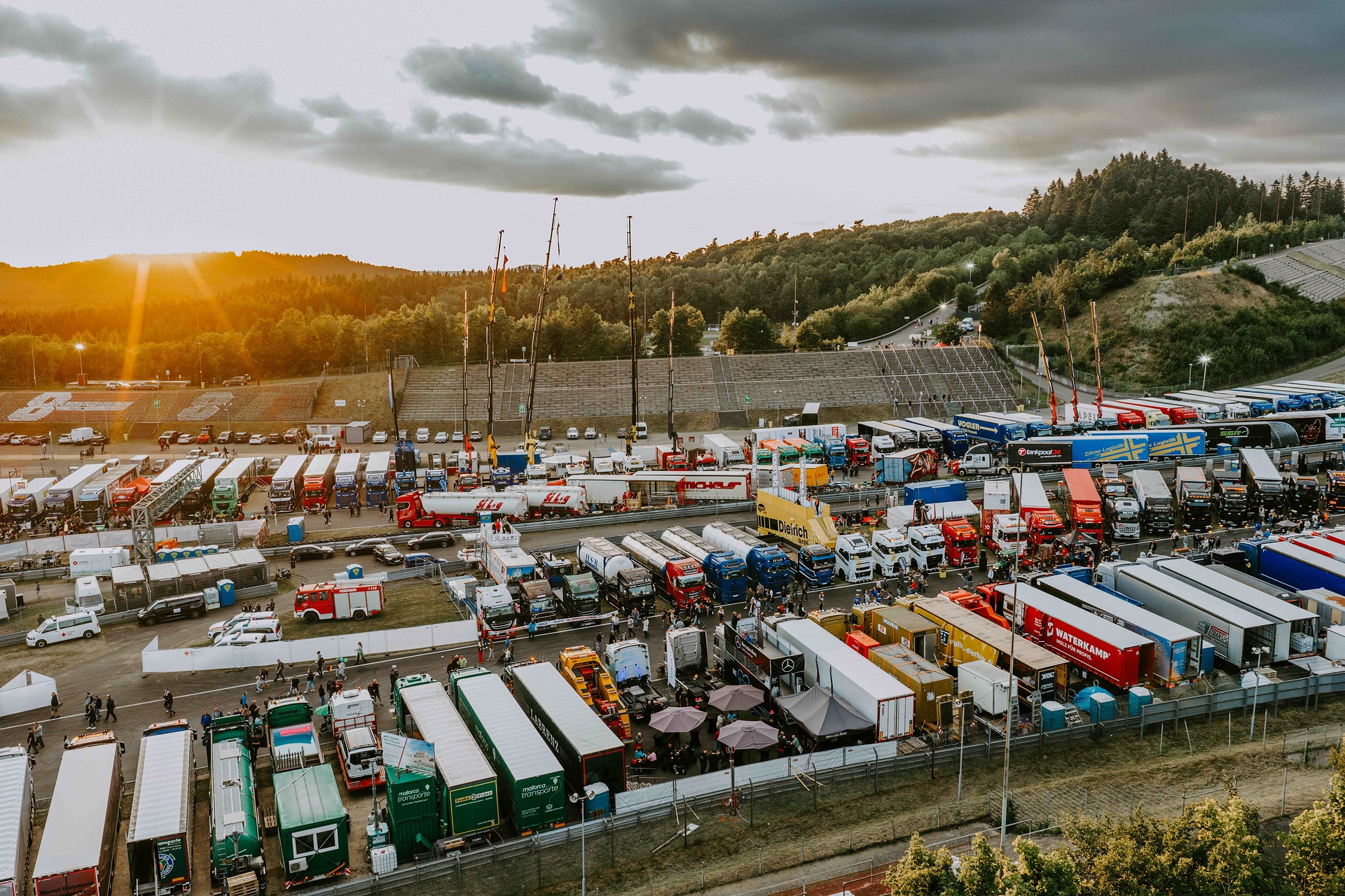 Boxenstopp am Nürburgring: Mercedes-Benz Trucks zeigt 30 Jahre Actros beim Truck Grand Prix