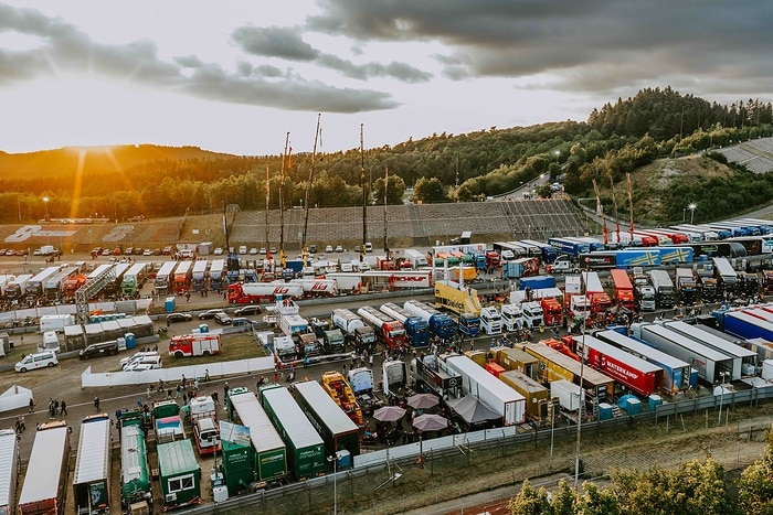 Boxenstopp am Nürburgring: Mercedes-Benz Trucks zeigt 30 Jahre Actros beim Truck Grand Prix