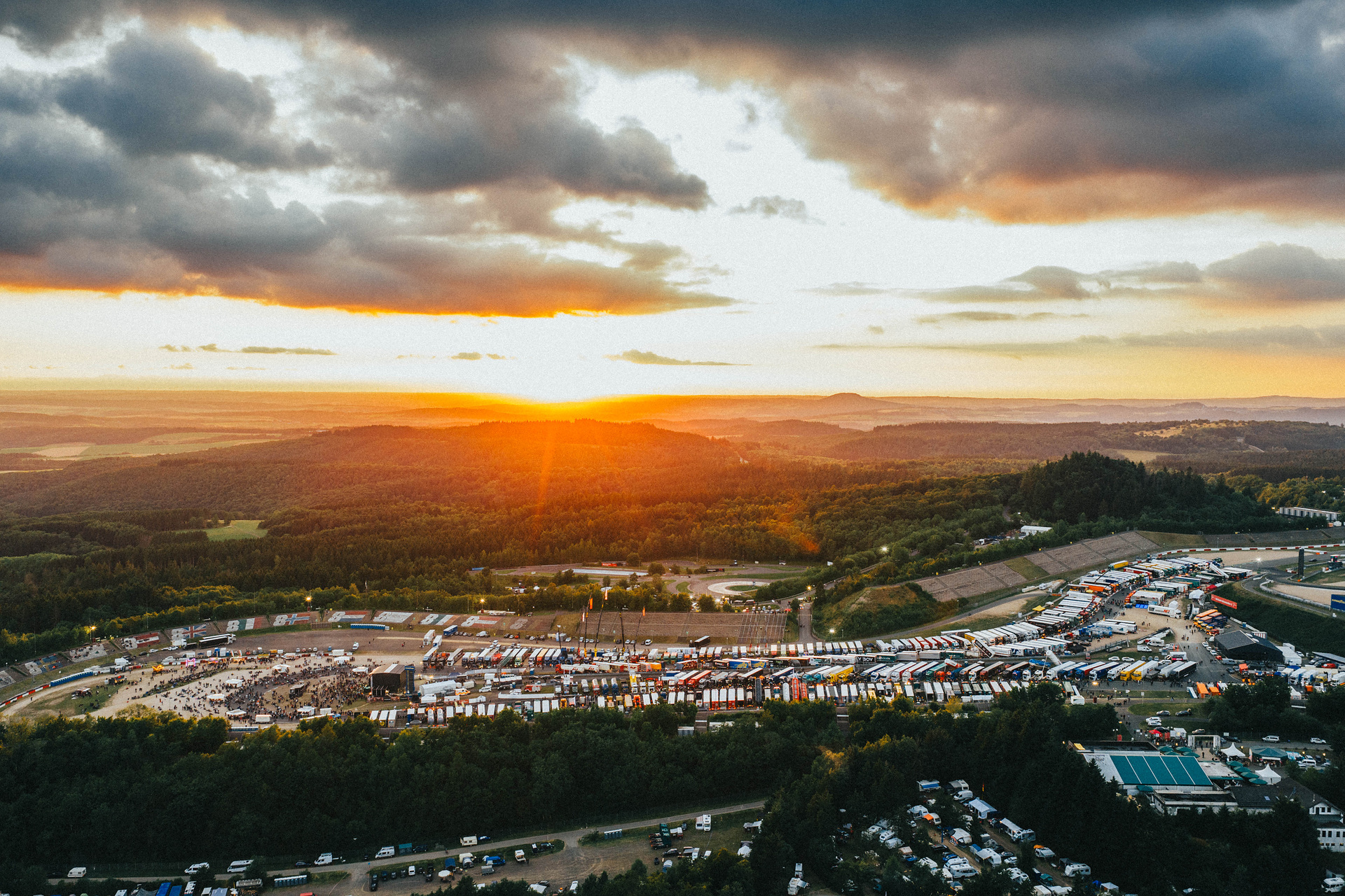 Boxenstopp am Nürburgring: Mercedes-Benz Trucks zeigt 30 Jahre Actros beim Truck Grand Prix