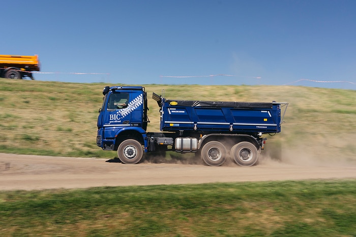 Mercedes-Benz Trucks präsentiert umfangreiches Portfolio für den modernen Einsatz auf und an der Baustelle