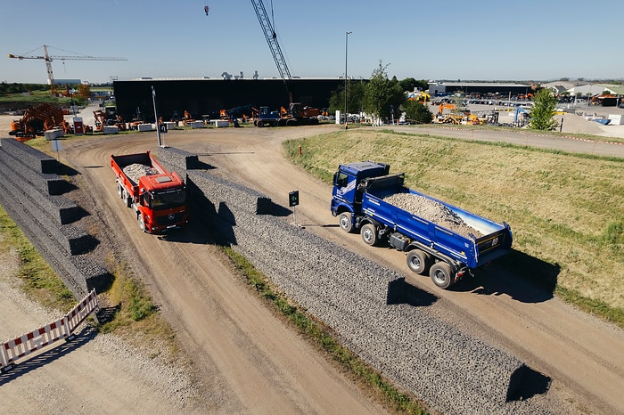 Mercedes-Benz Trucks präsentiert umfangreiches Portfolio für den modernen Einsatz auf und an der Baustelle
