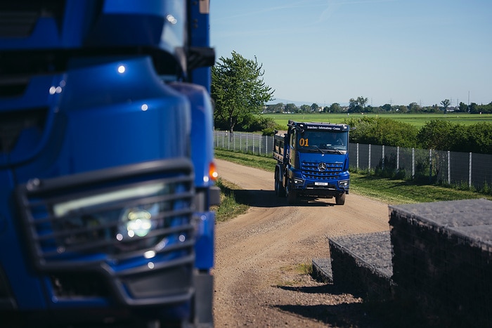 Mercedes-Benz Trucks präsentiert umfangreiches Portfolio für den modernen Einsatz auf und an der Baustelle