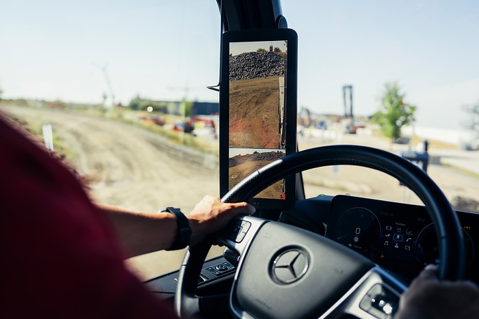Mercedes-Benz Trucks präsentiert umfangreiches Portfolio für den modernen Einsatz auf und an der Baustelle