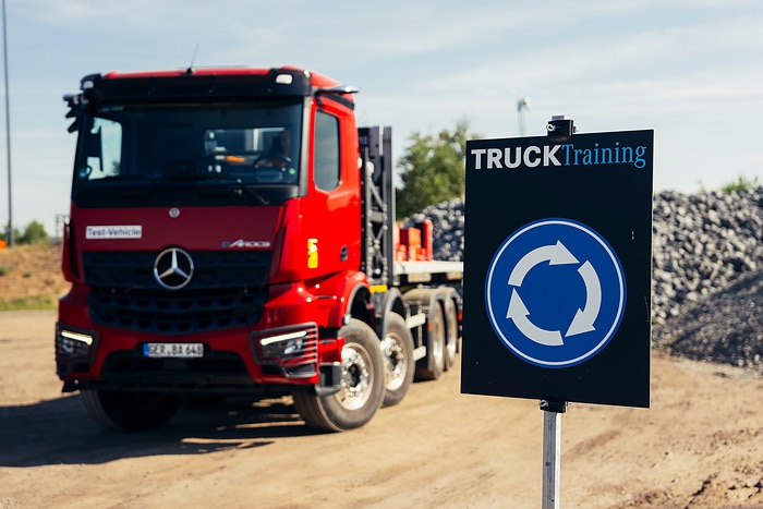 Mercedes-Benz Trucks präsentiert umfangreiches Portfolio für den modernen Einsatz auf und an der Baustelle