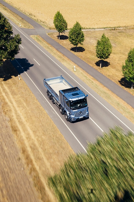 Mercedes-Benz Trucks präsentiert umfangreiches Portfolio für den modernen Einsatz auf und an der Baustelle