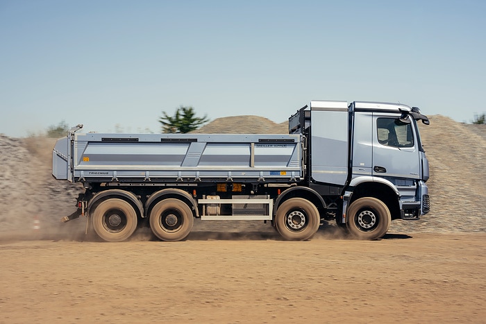 Mercedes-Benz Trucks präsentiert umfangreiches Portfolio für den modernen Einsatz auf und an der Baustelle