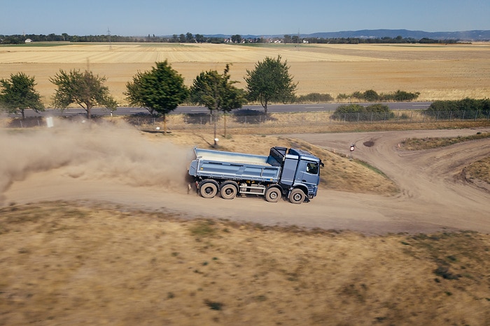 Mercedes-Benz Trucks präsentiert umfangreiches Portfolio für den modernen Einsatz auf und an der Baustelle
