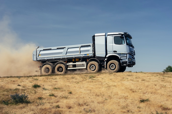Mercedes-Benz Trucks präsentiert umfangreiches Portfolio für den modernen Einsatz auf und an der Baustelle