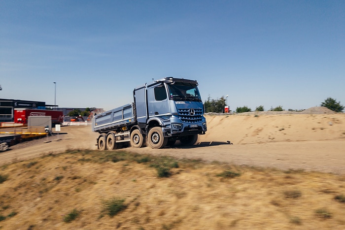 Mercedes-Benz Trucks präsentiert umfangreiches Portfolio für den modernen Einsatz auf und an der Baustelle