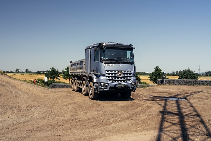 Mercedes-Benz Trucks präsentiert umfangreiches Portfolio für den modernen Einsatz auf und an der Baustelle