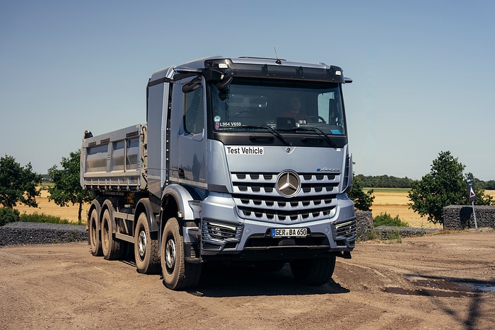 Mercedes-Benz Trucks präsentiert umfangreiches Portfolio für den modernen Einsatz auf und an der Baustelle